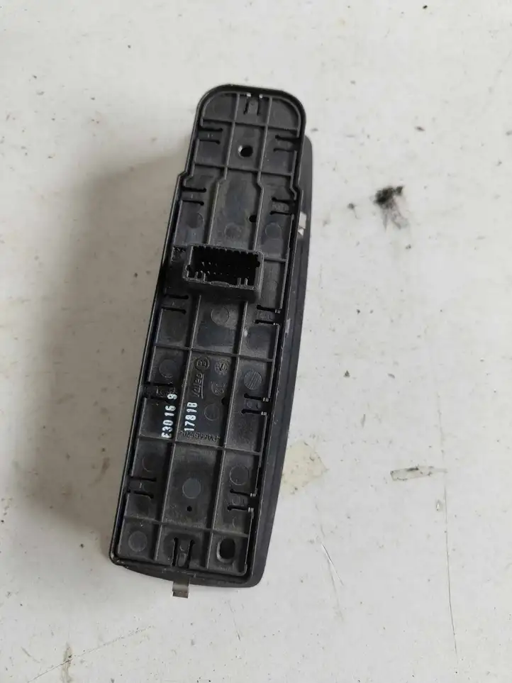 Renault Scenic III - Grand scenic III (2009 - 2016) E30169 Блок кнопок стеклоподъемников — фото 2