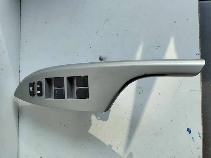 Toyota Corolla E140 E150 (2007 - 2013) 7423202590 Кнопка стеклоподъемников — фото 1