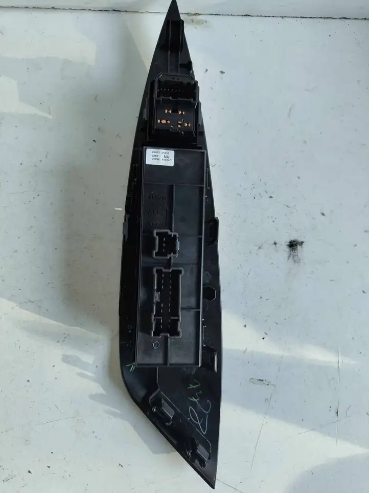 Nissan Leaf I (ZE0) (2010 - 2017) 254013NA0B Блок кнопок стеклоподъемников — фото 2