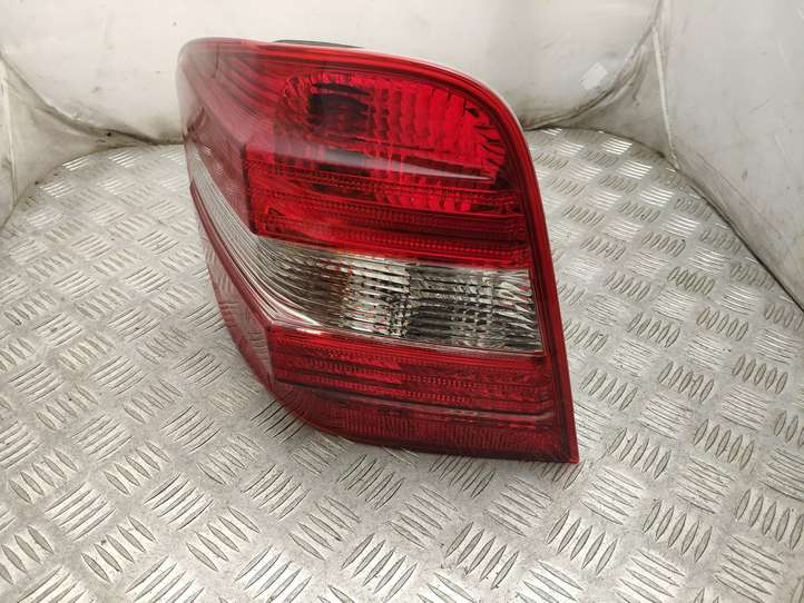 Mercedes-Benz ML W164 (2005 - 2011)  A1648201964 Задний фонарь в кузове