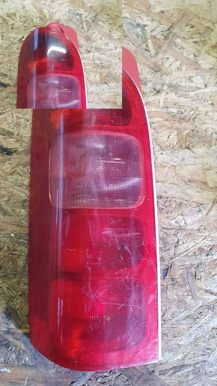 Opel Movano A (1998 - 2010)  7700352700 Задний фонарь в кузове