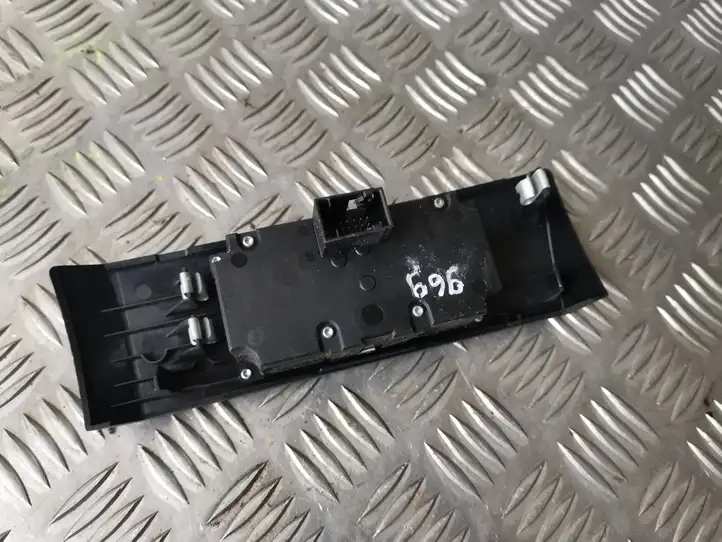 BMW 5 E60 E61 (2004 - 2010) 6925287 Включатель фонарей — фото 3