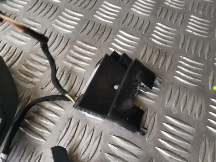BMW 5 E60 E61 (2004 - 2010) 6935834 Кнопки на рулевом колесе — фото 4