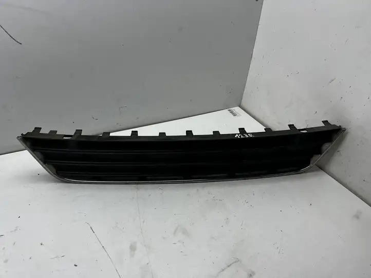 Volkswagen PASSAT B6 (2005 - 2010) 3C0853677 Нижняя решетка переднего бампера — фото 1