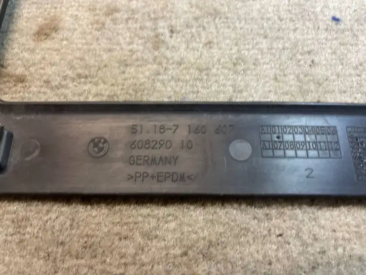 BMW 3 F30 F35 F31 (2012 - 2018) 7160607 Рамка номерного знака — фото 4