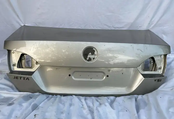 Volkswagen Jetta VI (2011 - 2018) 5C6827025A Крышка багажника — фото 1