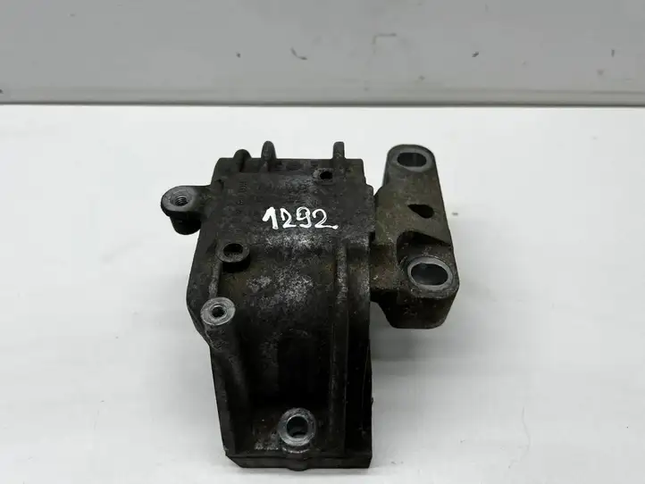 Volkswagen PASSAT B6 (2005 - 2010) 1K0199262p Опора двигателя — фото 1
