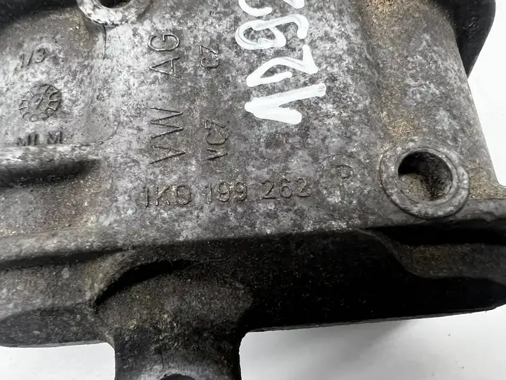 Volkswagen PASSAT B6 (2005 - 2010) 1K0199262p Опора двигателя — фото 5