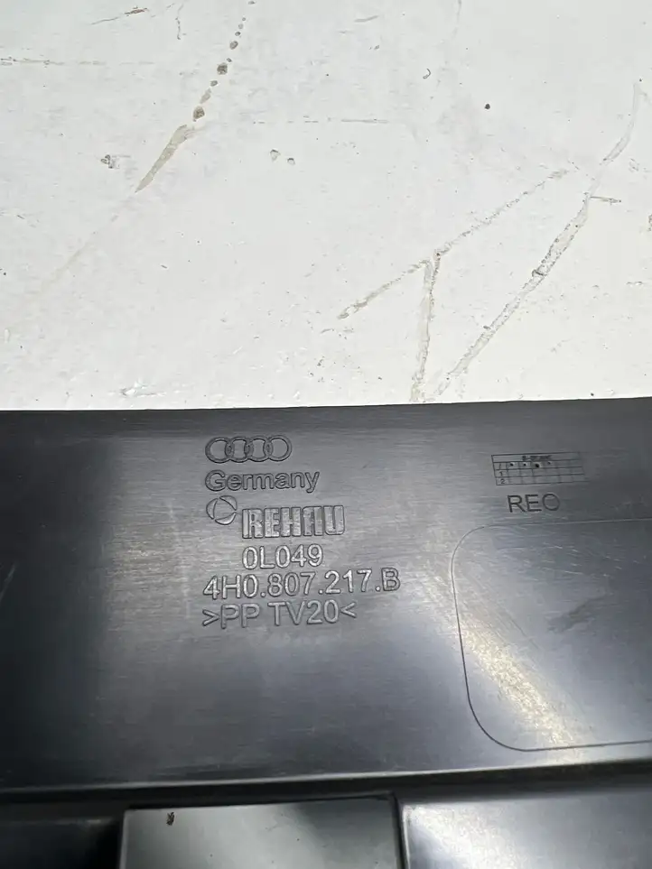 Audi A8 S8 D4 4H (2010 - 2014) 4H0807217B Дефлектор воздуха — фото 3