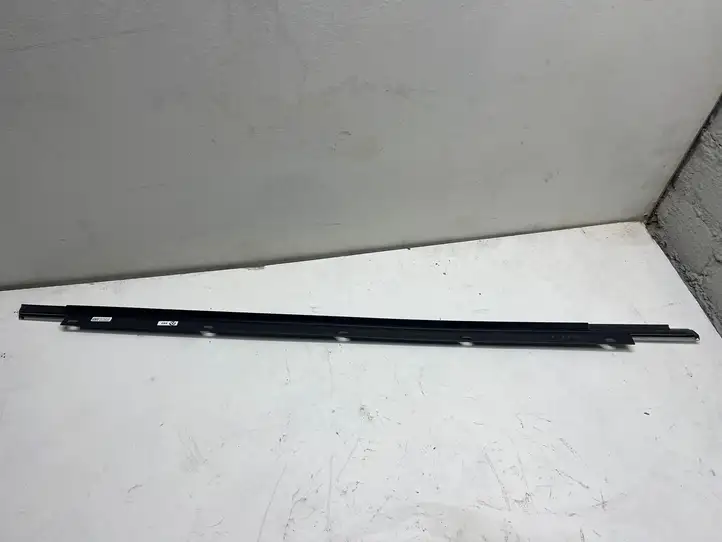 Audi A6 S6 C6 4F (2004 - 2008) 8E0853283B Накладка стекла передней двери — фото 2