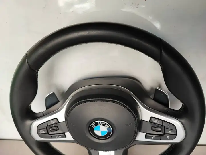 BMW 5 G30 G31 (2016 - ) Руль — фото 2