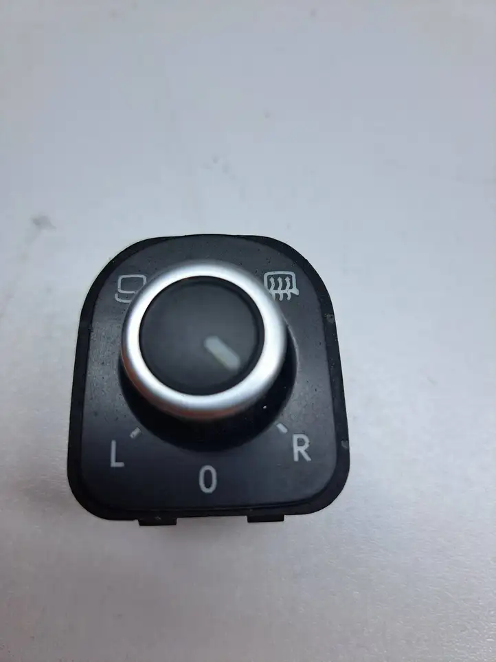 Volkswagen Golf VI (2009 - 2013) 5K0959565 Кнопка стеклоподъемников — фото 1