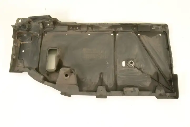 Toyota Prius (XW30) (2009 - 2015) 5830847011 Защита днища — фото 1