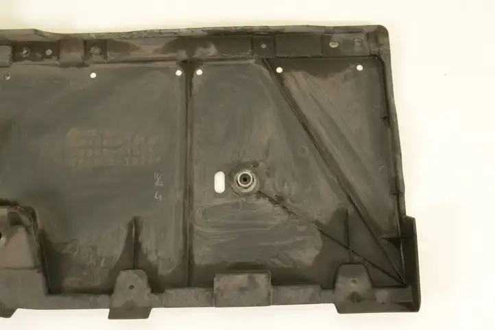Toyota Prius (XW30) (2009 - 2015) 5830847011 Защита днища — фото 4