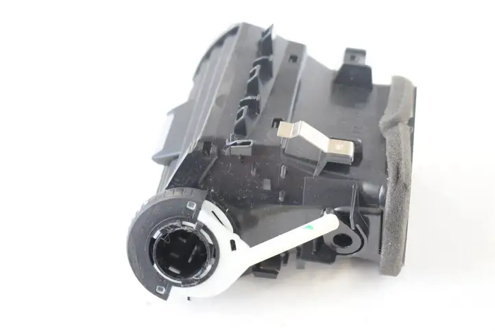 BMW 1 F20 F21 (2011 - 2019) 9205355 Воздушная решетка панели — фото 2