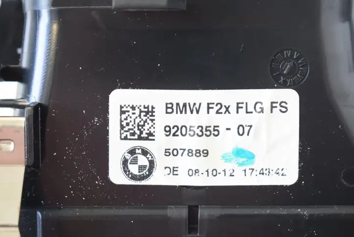 BMW 1 F20 F21 (2011 - 2019) 9205355 Воздушная решетка панели — фото 5