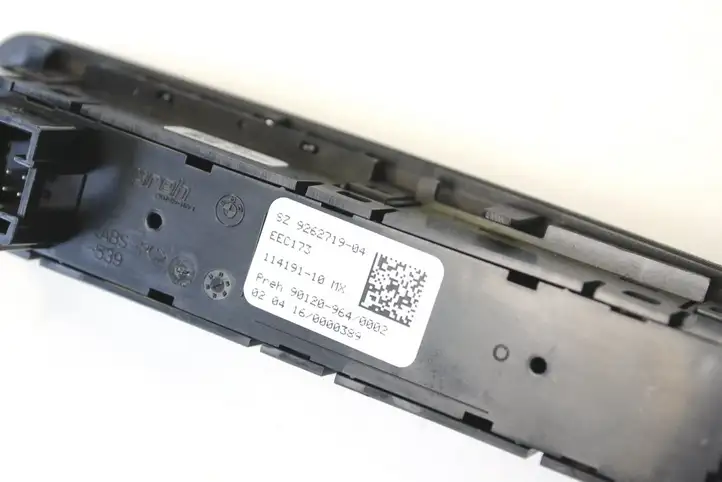 BMW X6 F16 (2014 - 2017) 9262719 Кнопка фаркопа в багажнике — фото 5