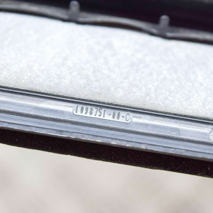 Tesla Model 3 (2017 - 2023)  109875100C Вентиляционная решётка