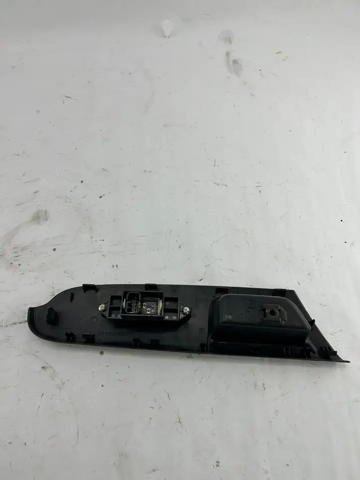 Mitsubishi ASX (2017 - 2019) MR587944 Кнопка стеклоподъемников — фото 4