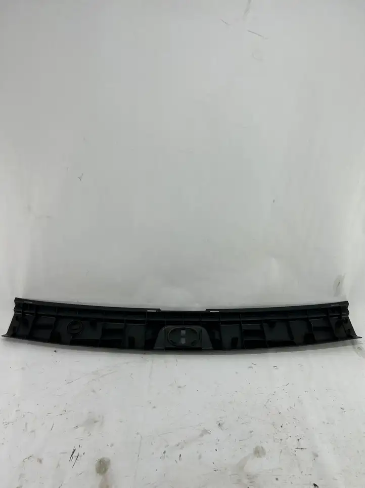 Hyundai Santa Fe (2005 - 2009) 857702B000 Отделка порога багажника — фото 3