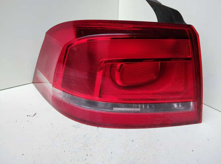 Volkswagen PASSAT B7 (2011 - 2014)  3AE945095F Задний фонарь в кузове