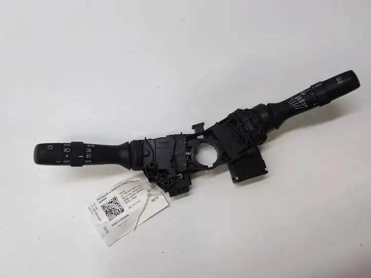 Lexus GS 300 350 430 450h (2007 - 2011) Включатель очистителей фонарей — фото 1