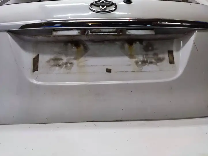 Toyota Avensis Verso (2004 - 2009) Крышка багажника — фото 6