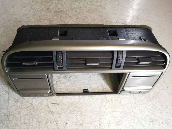 Nissan X-Trail T30 (2001 - 2007)  682608H309 Центральный дефлектор