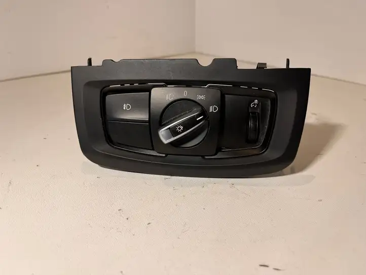 BMW 3 F30 F35 F31 (2012 - 2018) 9311721 Включатель фонарей — фото 1