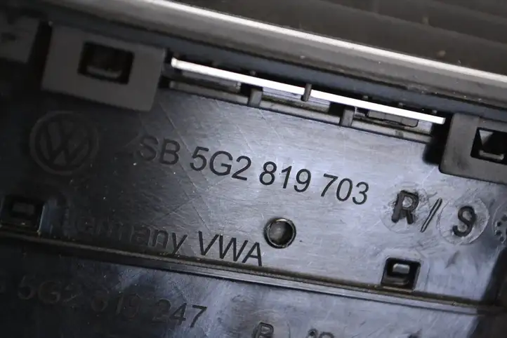 Volkswagen Golf VII (2013 - 2019) 5G2819703R Воздушная решетка панели — фото 5