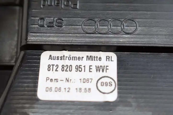 Audi A4 S4 B8 8K (2011 - 2015) 8T2820951E Воздушная решетка панели — фото 5