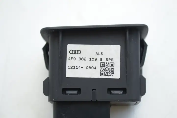 Audi A4 S4 B8 8K (2011 - 2015) 4F0962109B Кнопка фаркопа в багажнике — фото 5