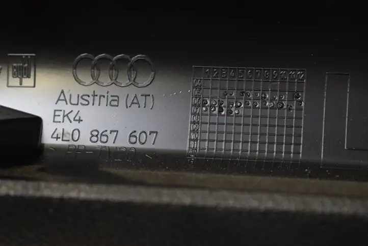 Audi Q7 4L (2005 - 2009) 4L0867607 Прочие детали салона — фото 5