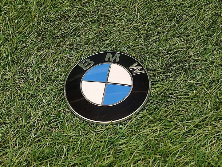 BMW 3 F30 F35 F31 (2012 - 2018)  821923705 Значок производителя / буквы модели