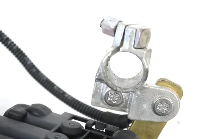 Mercedes-Benz Sprinter W906 (2006 - 2018) Клеммный узел плюсовых проводов — фото 5