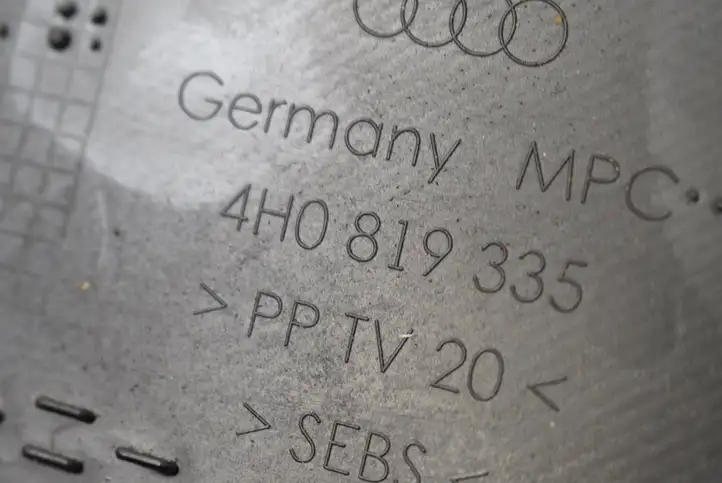 Audi A8 S8 D4 4H (2013 - 2017) 4H0819335 Прочие детали моторного отсека — фото 5