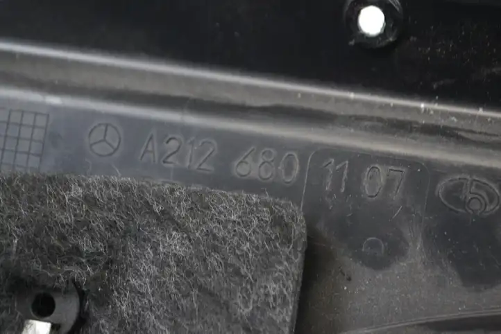 Mercedes-Benz E W212 (2009 - 2016) A2126801107 Нижняя отделка панели приборов — фото 5