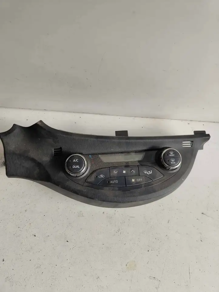 Toyota Yaris (2014 - 2019) 75F206 Блок управления климат-контролем — фото 1