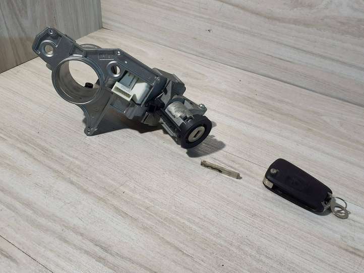 Opel Zafira (2003 - 2006)  04777F104B Замок зажигания