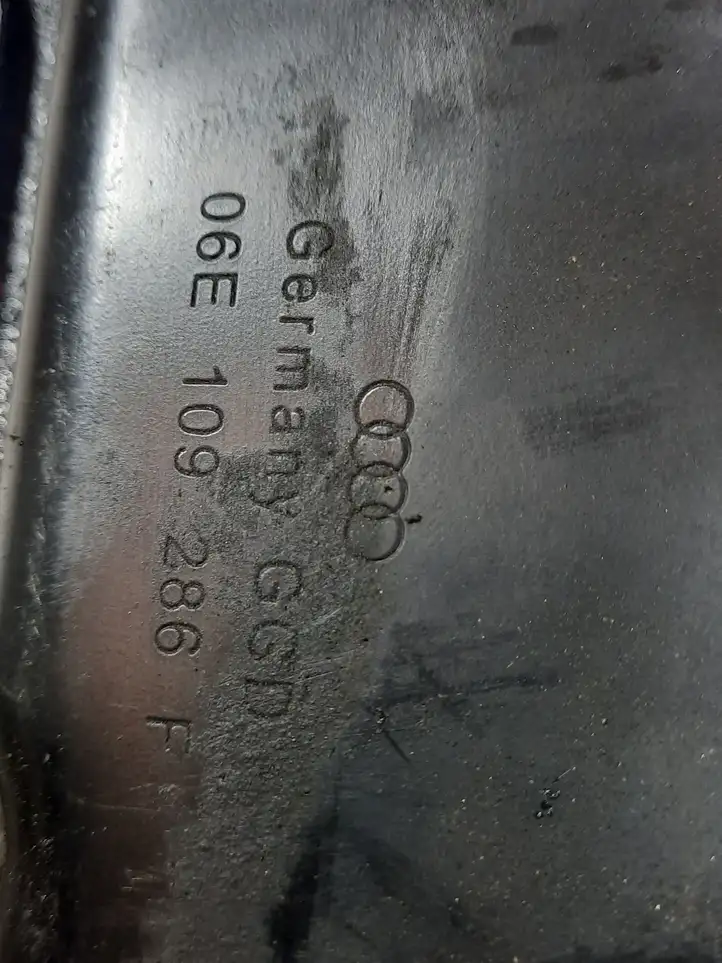 Audi A6 S6 C6 4F (2004 - 2008) 06E109286F Крышка двигателя задняя — фото 4