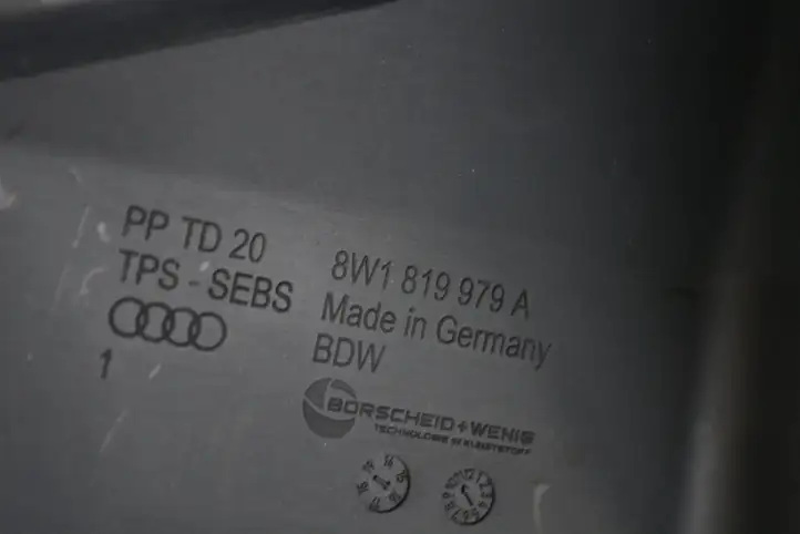 Audi A5 (2016 - ) 8W1819979A Другая часть кузова — фото 5