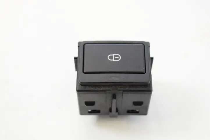 Land Rover Discovery Sport (2014 - 2019) FK7214017EA Кнопка фаркопа в багажнике — фото 1
