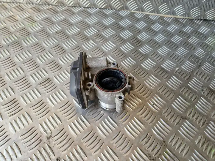 Audi A4 S4 B8 8K (2007 - 2011) 03L128063R Дроссельная заслонка — фото 3