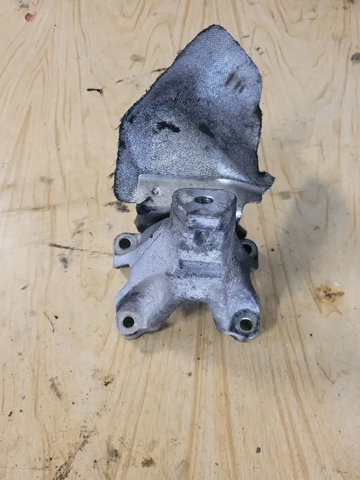 Audi A5 8T 8F (2007 - 2011) 8K0199307 Кронштейн двигателя — фото 2