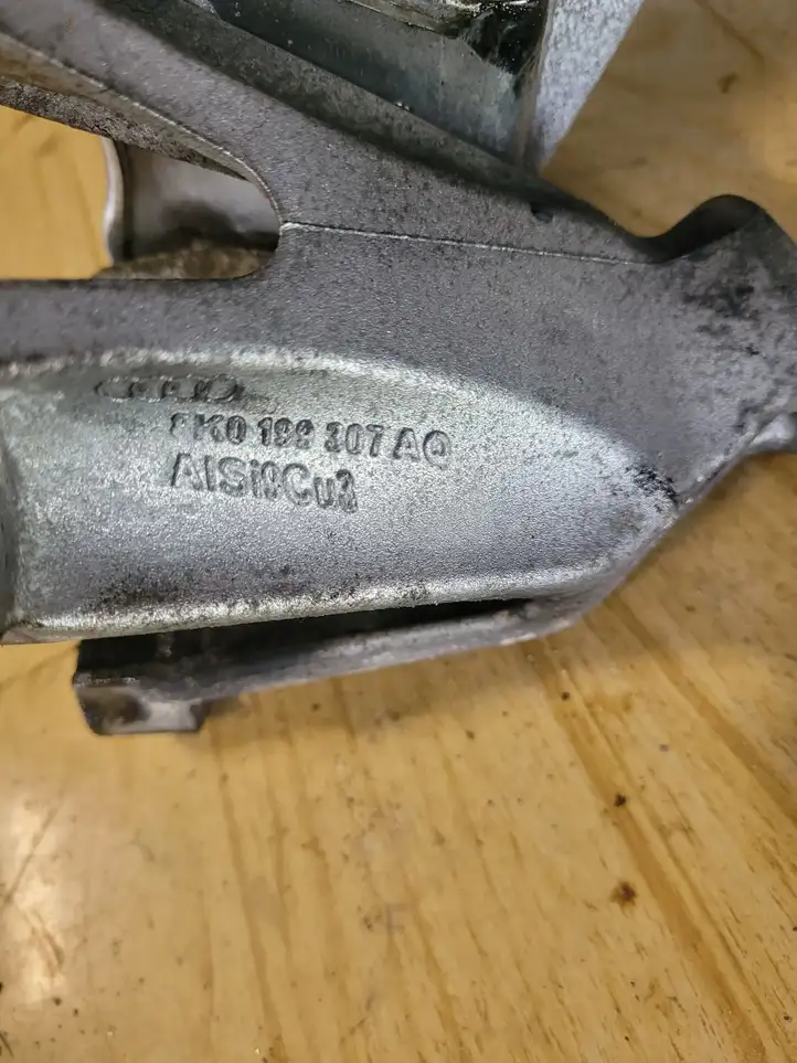 Audi A5 8T 8F (2007 - 2011) 8K0199307 Кронштейн двигателя — фото 3