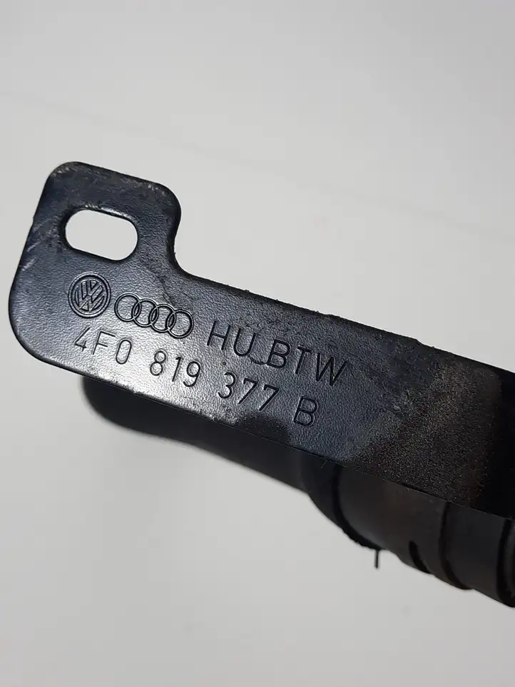 Audi A6 S6 C6 4F (2004 - 2008) 4F0819377B Шланги системы охлаждения — фото 4