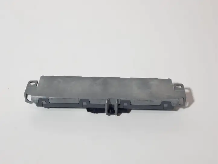 Audi A4 S4 B8 8K (2007 - 2011) 8K5035225 Усилитель антенны — фото 2
