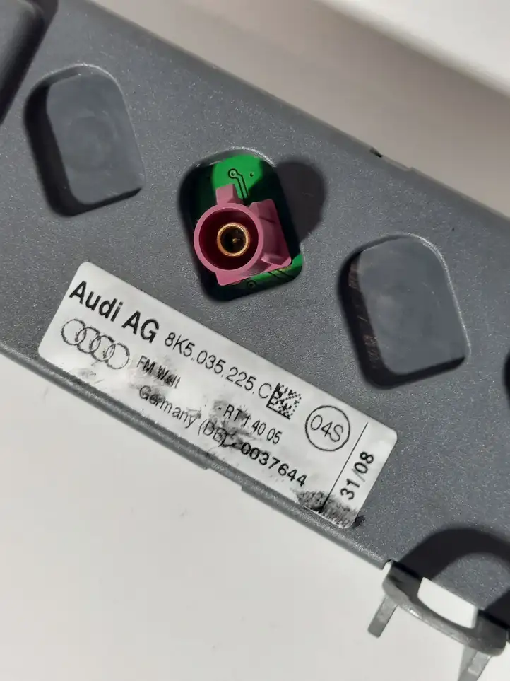 Audi A4 S4 B8 8K (2007 - 2011) 8K5035225C Усилитель антенны — фото 2