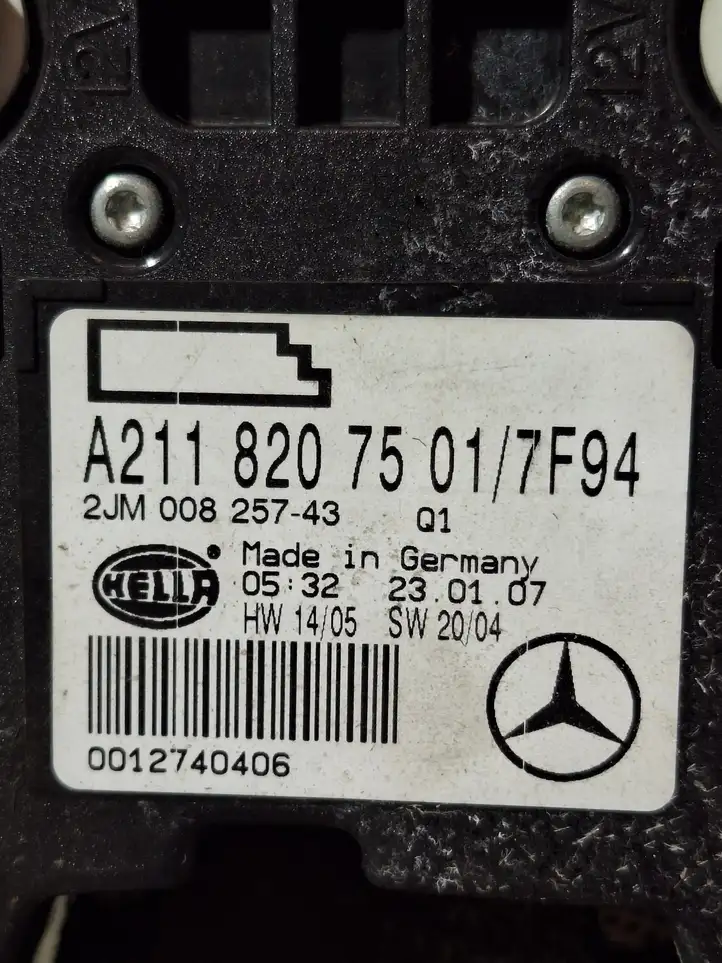 Mercedes-Benz E W211 (2002 - 2009) A2118207501 Задняя подсветка — фото 4
