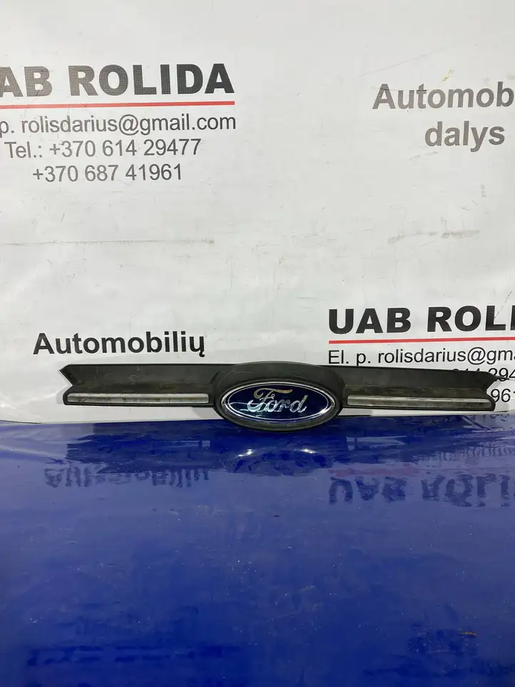 Ford Focus (2011 - 2015) BM51BA133B Верхняя решетка радиатора — фото 1